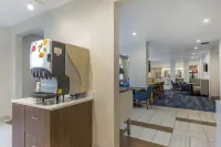 Holiday Inn Express & Suites CHICAGO WEST - ST CHARLES by IHG - breakfast