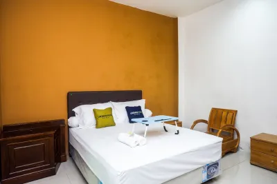 Urbanview Hotel Blok O International by RedDoorz Hotels in Dorf Banguntapan