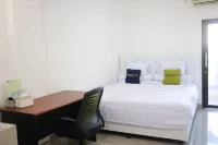 Urbanview Hotel Eropa Maros Near Sultan Hasanuddin Airport by RedDoorz Hotels in Kabupaten Maros