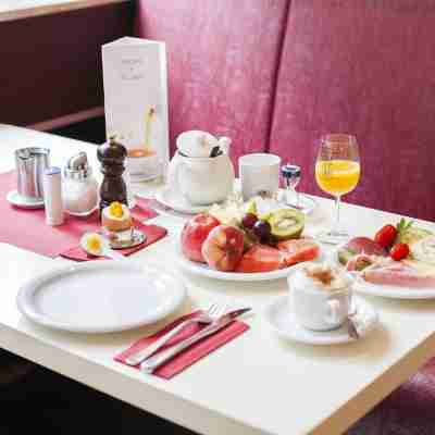 Am Bismarck Dining/Meeting Rooms