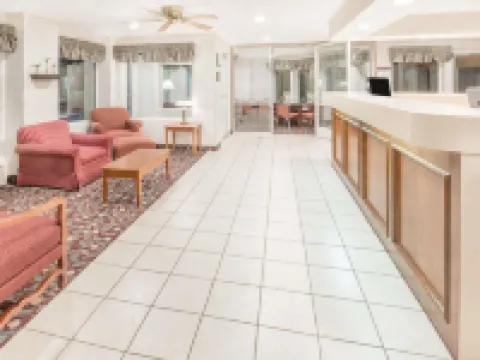 Quality Inn & Suites Willows Hotels in Willows