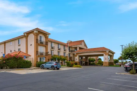 Best Western Plus Salinas Valley Inn  Suites Отели рядом с достопримечательностью «Салинас»