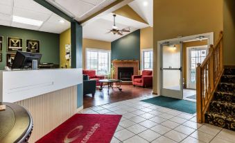 Econo Lodge Inn & Suites