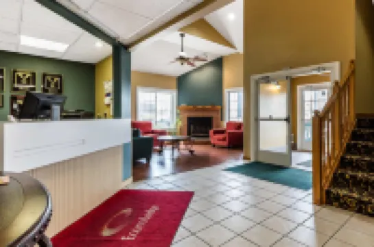 Econo Lodge Inn & Suites