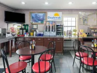 Days Inn by Wyndham Holladay - Moteles