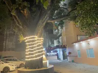 Hotel the Vaishvik Banganga Road