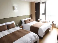 Black Sands Hotel Jeju Hotels near Mungangsa