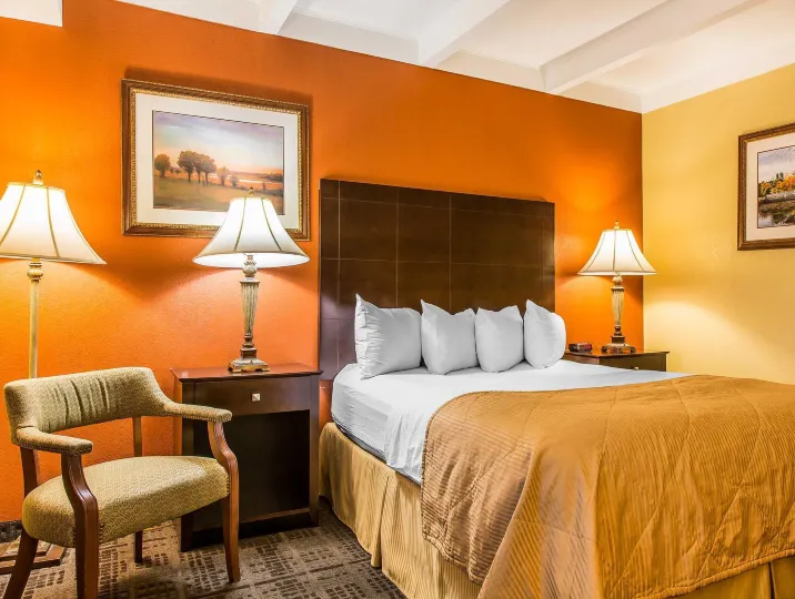 Clarion Hotel & Suites Hamden-New Haven