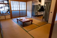 Dear U Uwajima Guest House & Cafe Hôtels à : Uwajima