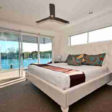 Surfers Paradise Escape (Heated Pool) Rooms