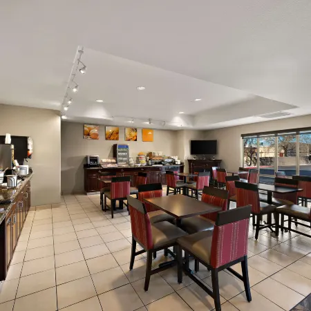 Comfort Inn & Suites Airport Convention Center
