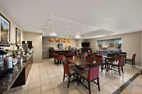 Comfort Inn & Suites Airport Convention Center