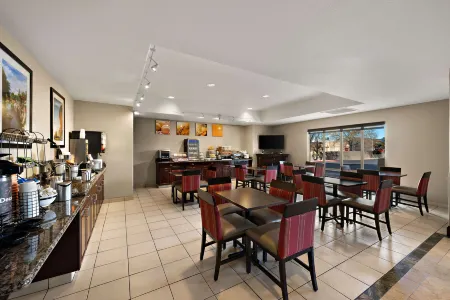 Comfort Inn & Suites Airport Convention Center