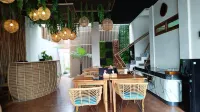 Sangkar Cottage & Eatery Hotels in Depok