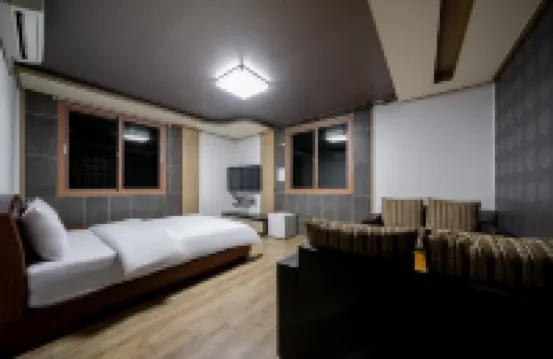F1 Hotel