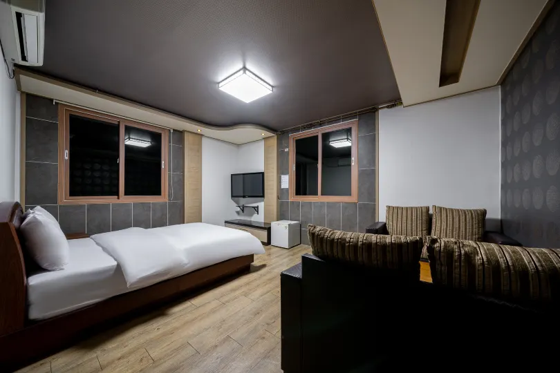 F1 Hotel