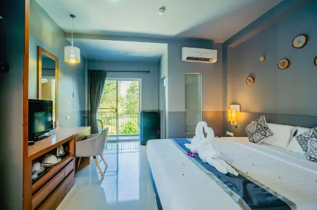 The Rubber Hotel Phuket Отели рядом с достопримечательностью «Wat Choeng Thale»
