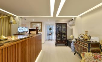 Ratchathewi Hyde Away