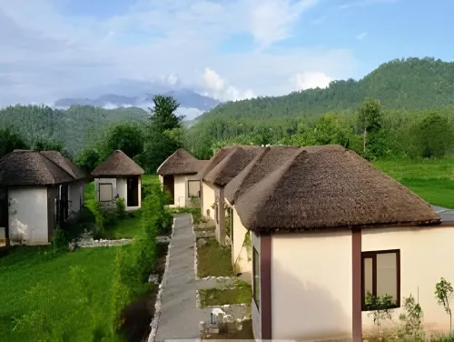 Corbett Machaan Resort فنادق في رامناغار