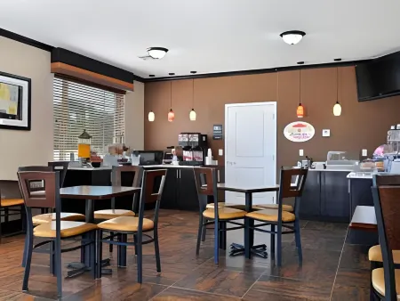 Super 8 by Wyndham Center