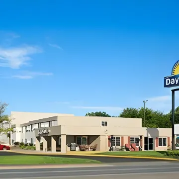 Days Inn by Wyndham Pierre