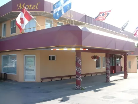 Olux Hotel-Motel-Suites Отели рядом с достопримечательностью «Parc Gilbert»