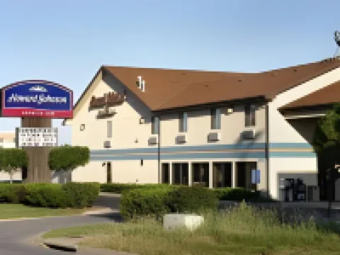 โฮเวิร์ด จอห์นสัน บายวินด์แฮม สนามบินวิชิตา โรงแรมในวิชิตา