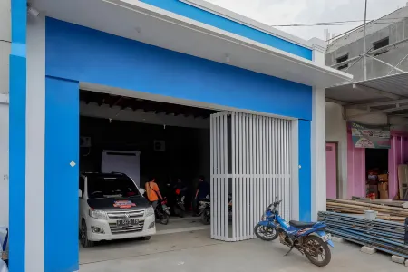 RedDoorz Near Pasar Batang Отели в г. Batang