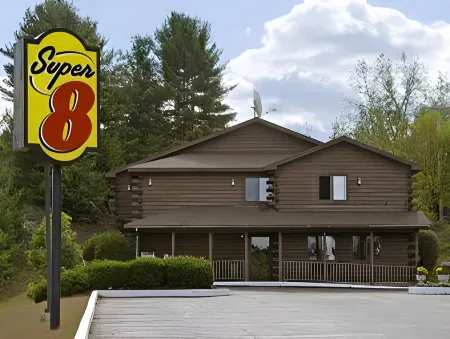 喬治湖-沃倫斯堡地區温德姆速8酒店