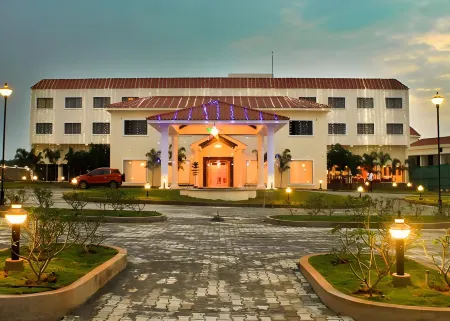 Grand Serenaa Hotel & Resorts, Auroville Отели в г. Эдейанчавади