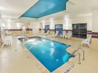 La Quinta Inn & Suites by Wyndham Pearsall Hotels in Frio County