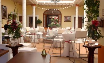 Dos Patios Querétaro Curamoria Collection