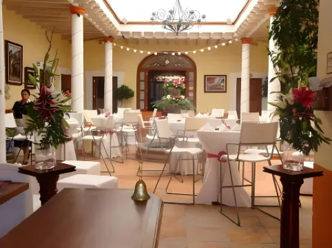 Dos Patios Querétaro Curamoria Collection