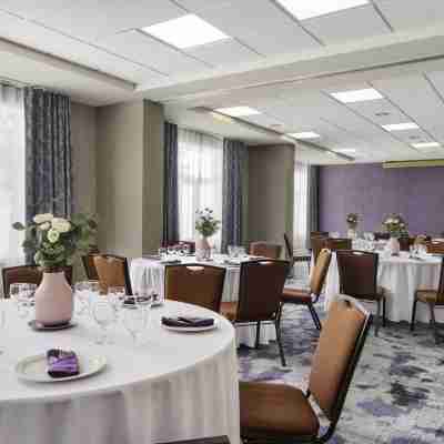 Hilton Garden Inn Calgary Airport Dining/Meeting Rooms