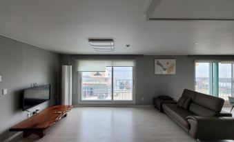 Tongyeong Flowering Spring Comes Pension