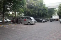 Mercure Surabaya Grand Mirama - parking