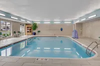 Country Inn & Suites by Radisson, Grand Rapids Airport, MI - piscina