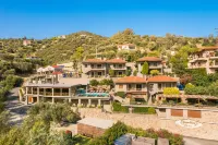 Paramithenio Village Beach Resort & Spa فنادق في 