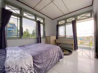 Villa Yuka Puncak 4BR with Billiard & Private Pool Hotels near Pintu 2 Kebun Raya Cibodas