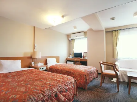 Business Hotel Mercury Royal Inn Group Отели рядом со станцией Akitsu Railway Station