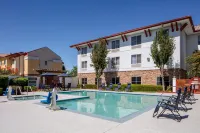 Holiday Inn Express & Suites Turlock-Hwy 99 Hotels in Turlock