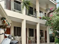 Harman Suites Moalboal - Parkplatz