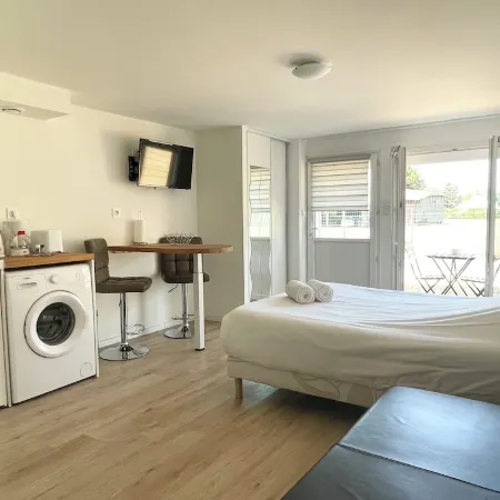 Quiet studio, countryside 5 minutes from town Отели в г. Фондет