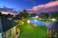 Kalahari Arms Hotel - Pools