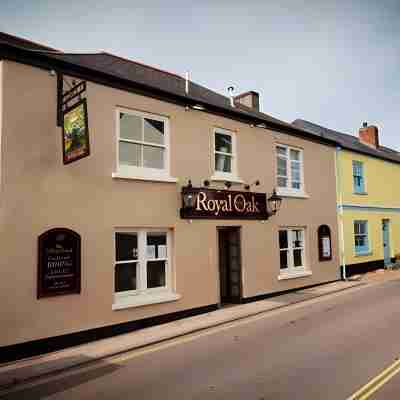 Royal Oak Hotel Exterior