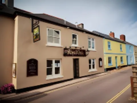 Royal Oak Hotels in Malborough