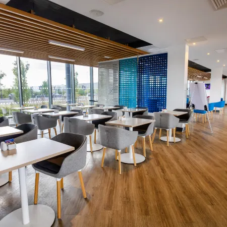 Holiday Inn Express MANCHESTER - TRAFFORD CITY by IHG Отели рядом с достопримечательностью «Стадион «Эй-Джей Белл»»