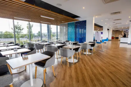 Holiday Inn Express Manchester - Trafford City Отели рядом с достопримечательностью «Библиотека Портико»