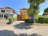 Villa Manggis 3 BR Private Pool Hotel di Palasari