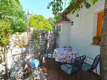Spacious apartment with garden Отели рядом с достопримечательностью «Porec Old Town»